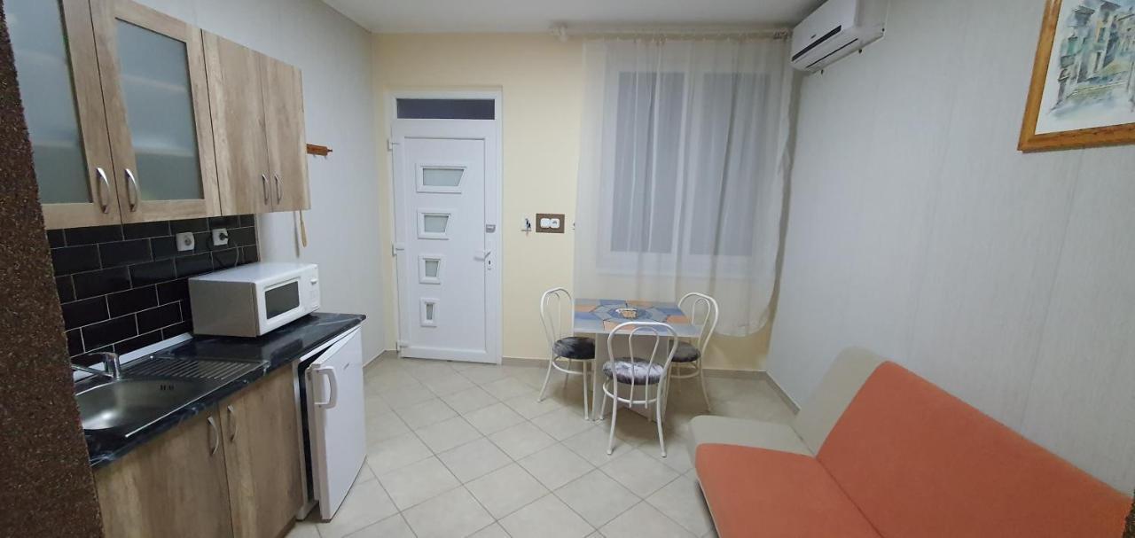 Szlavi Apartman Baja Exterior photo