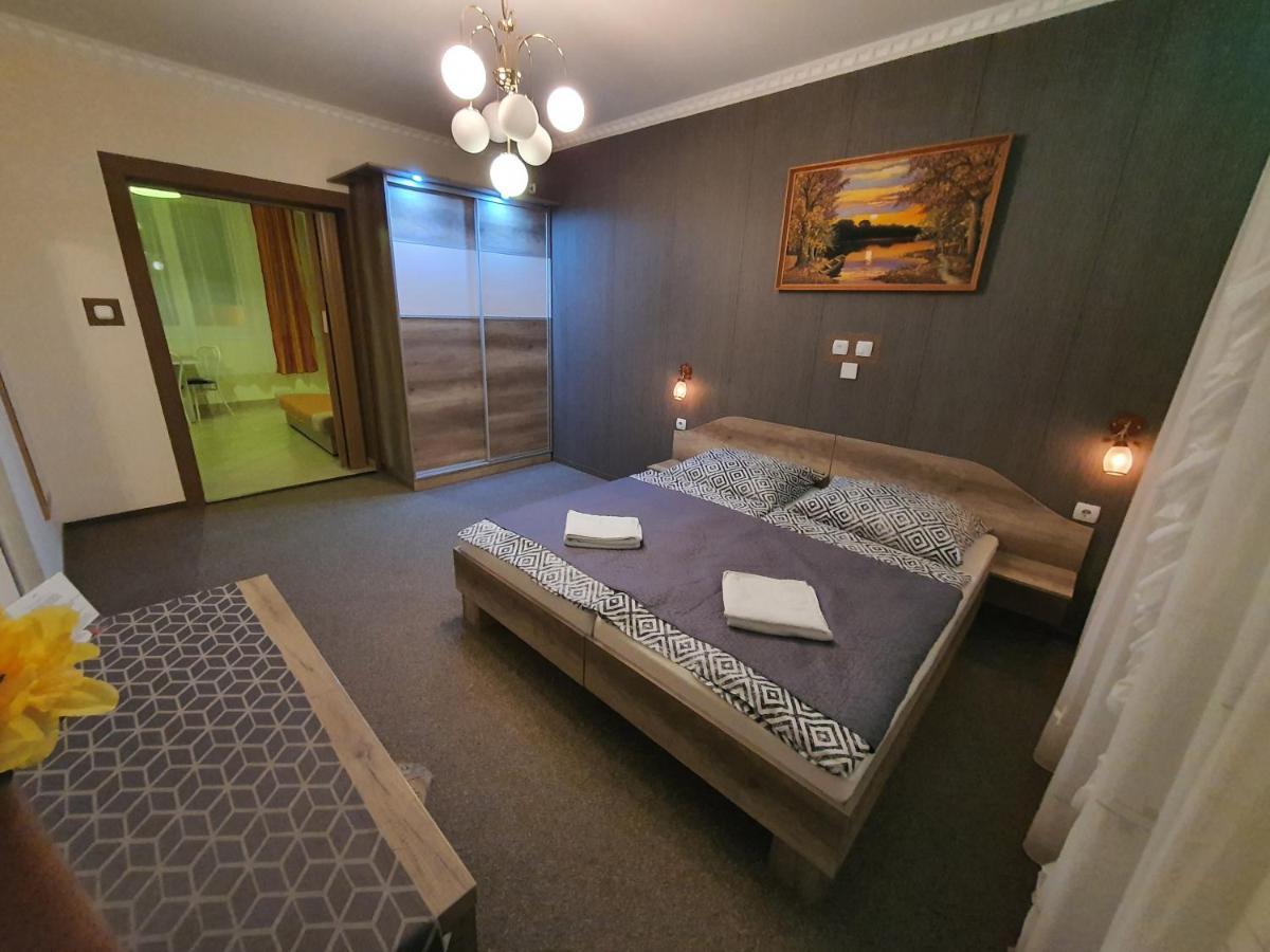 Szlavi Apartman Baja Exterior photo