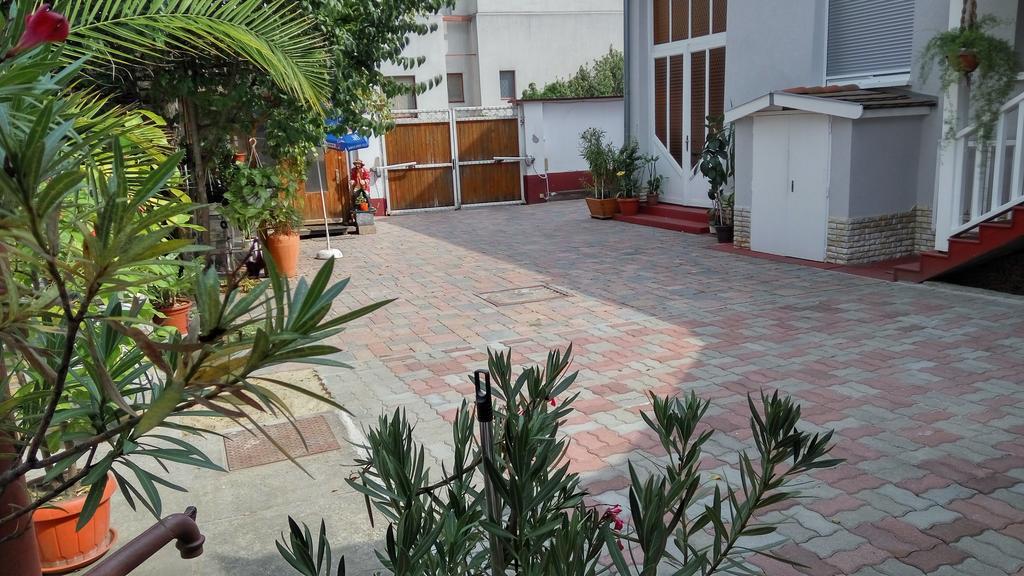 Szlavi Apartman Baja Exterior photo