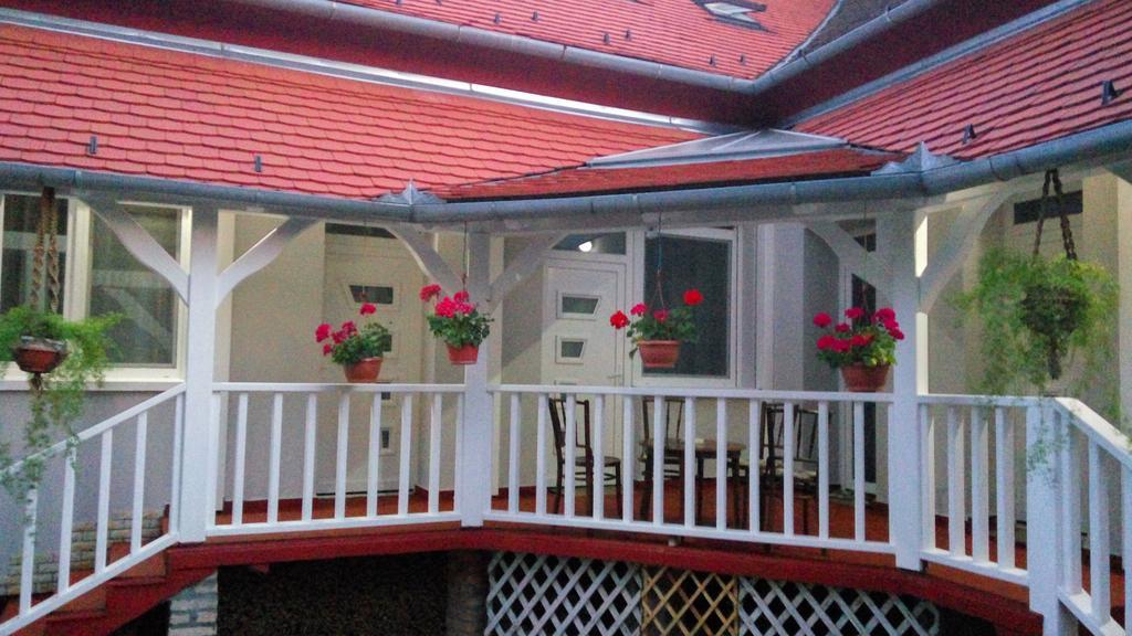 Szlavi Apartman Baja Exterior photo